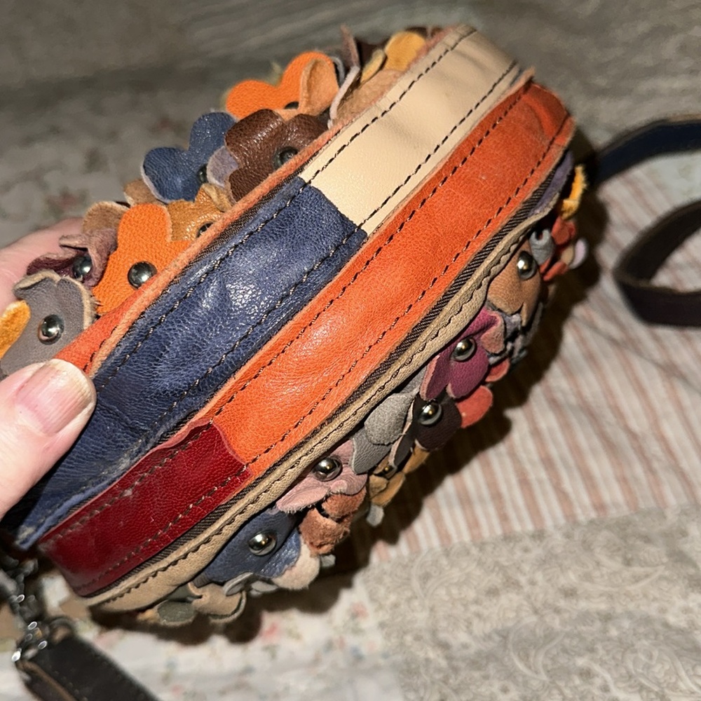 Round multicolored leather flower with studs cross body handbag (GG) - Picture 7 of 10